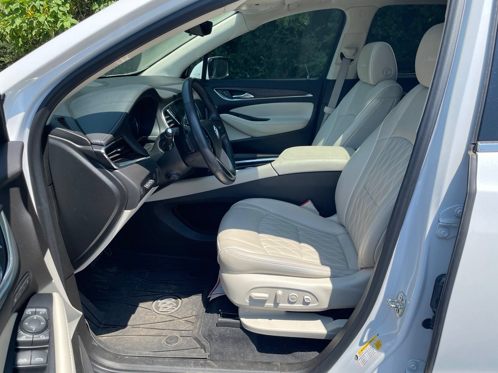 Used 2022 Buick Enclave Avenir w/ Avenir Technology Package FWD image 14