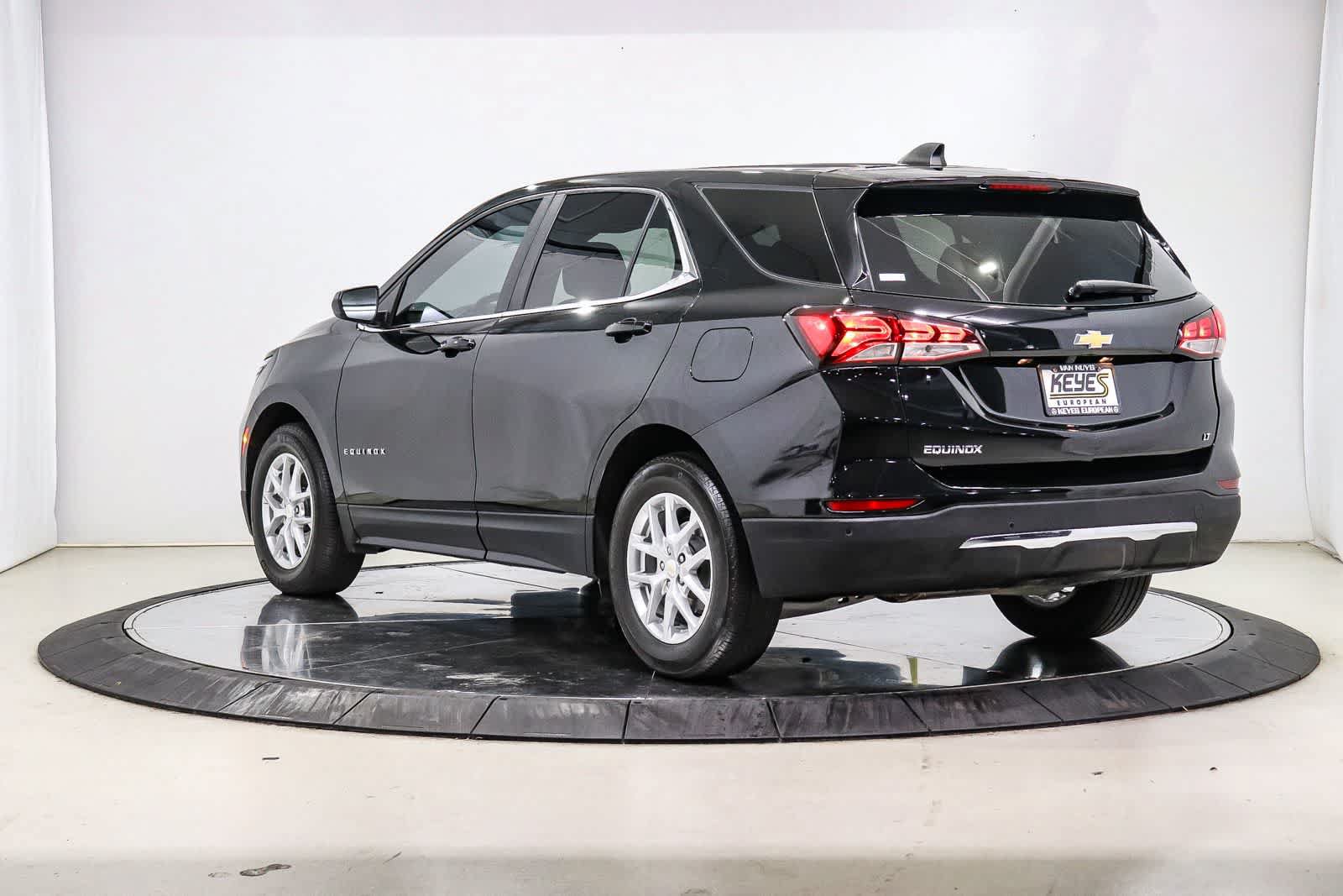 Used 2023 Chevrolet Equinox LT FWD image 2