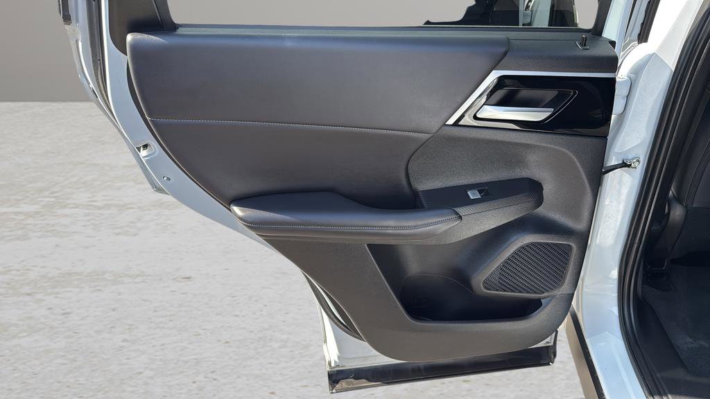 Used 2023 Mitsubishi Outlander SE Black Edition image 14