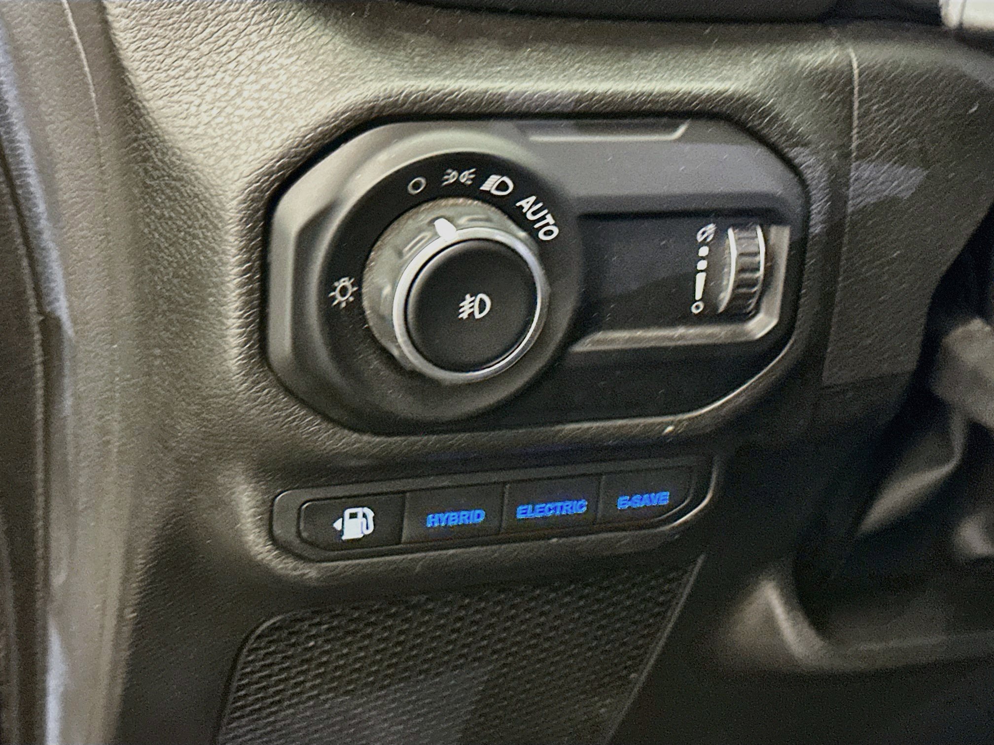Used 2023 Jeep Wrangler Unlimited Sahara w/ Cold Weather Group AWD/4WD image 17