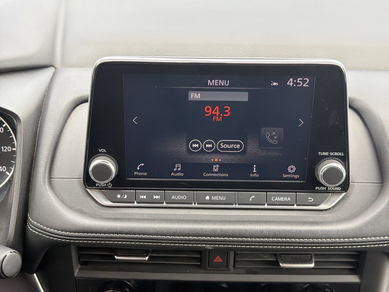 Used 2024 Nissan Rogue SV AWD/4WD image 16