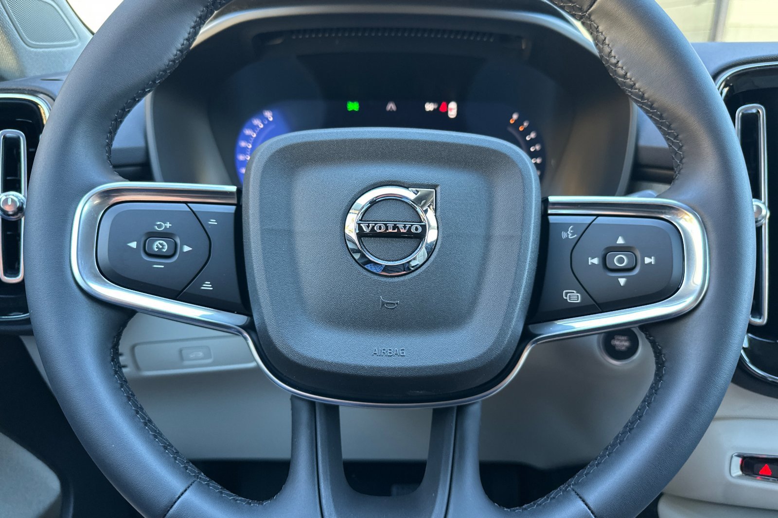 New 2026 Volvo XC40 B5 Plus w/ Protection Package Premier image 21