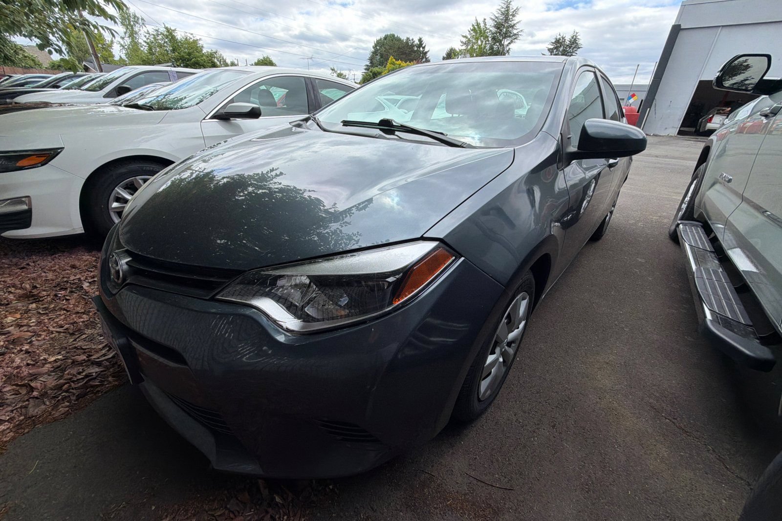 Used 2016 Toyota Corolla LE FWD image 2