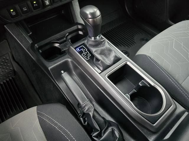 Used 2022 Toyota Tacoma TRD Off-Road image 16