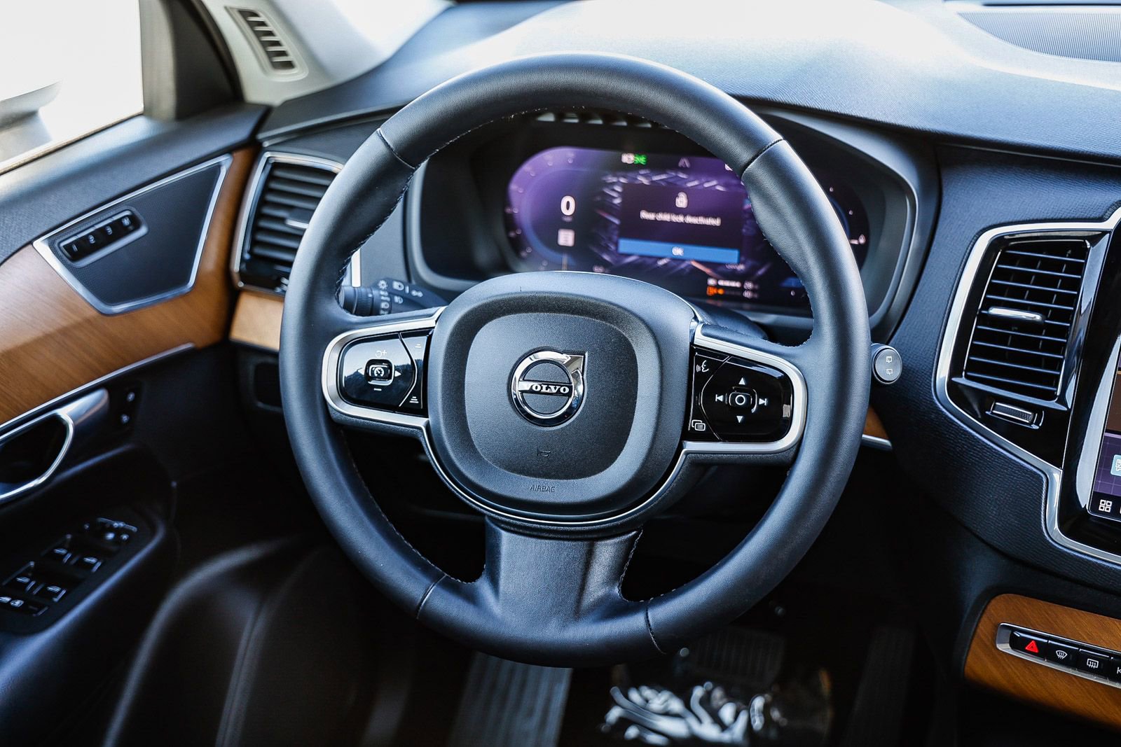 Used 2023 Volvo XC90 T8 Plus image 13