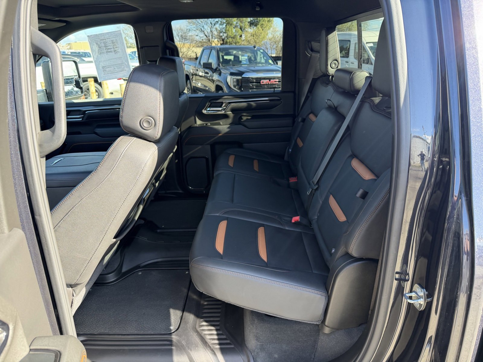 Used 2024 GMC Sierra 2500 AT4 w/ AT4 Preferred Package image 12