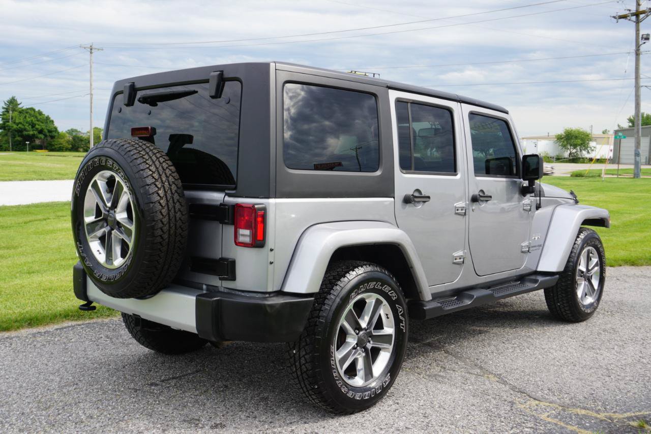 Used 2018 Jeep Wrangler Unlimited Sahara AWD/4WD image 18