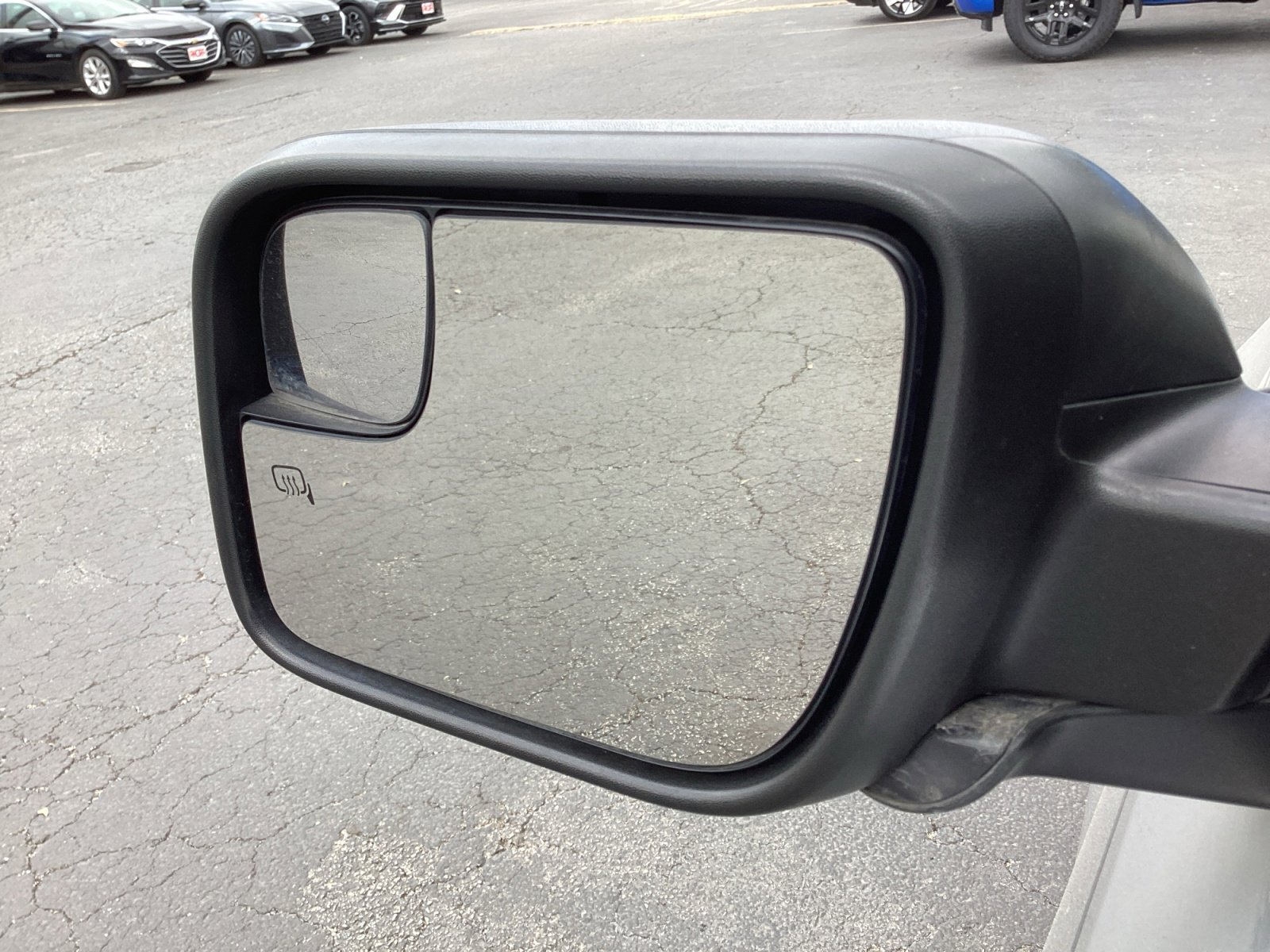 Used 2019 Ford Explorer XLT image 31