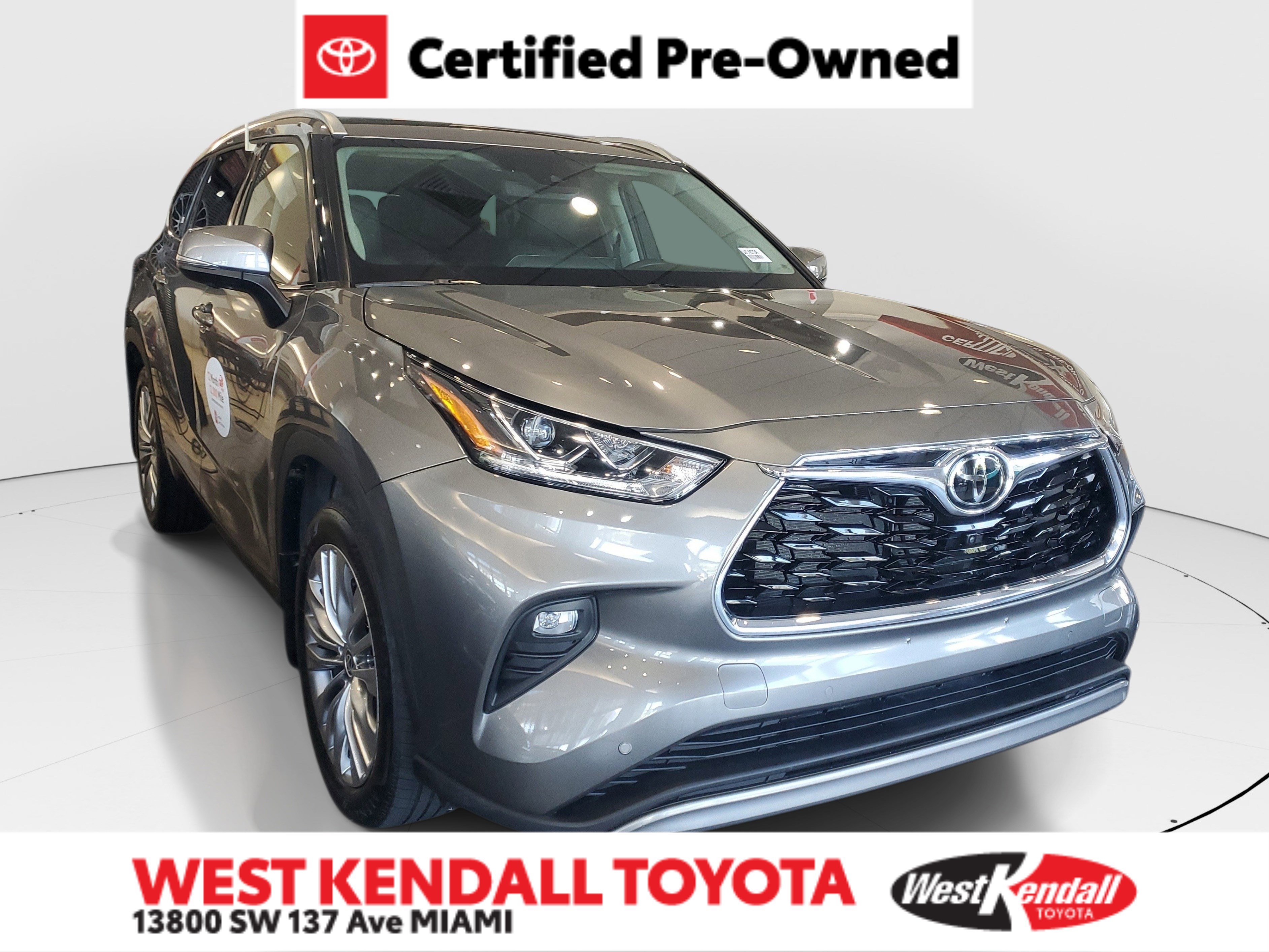 Certified 2025 Toyota Highlander Platinum AWD/4WD image 1