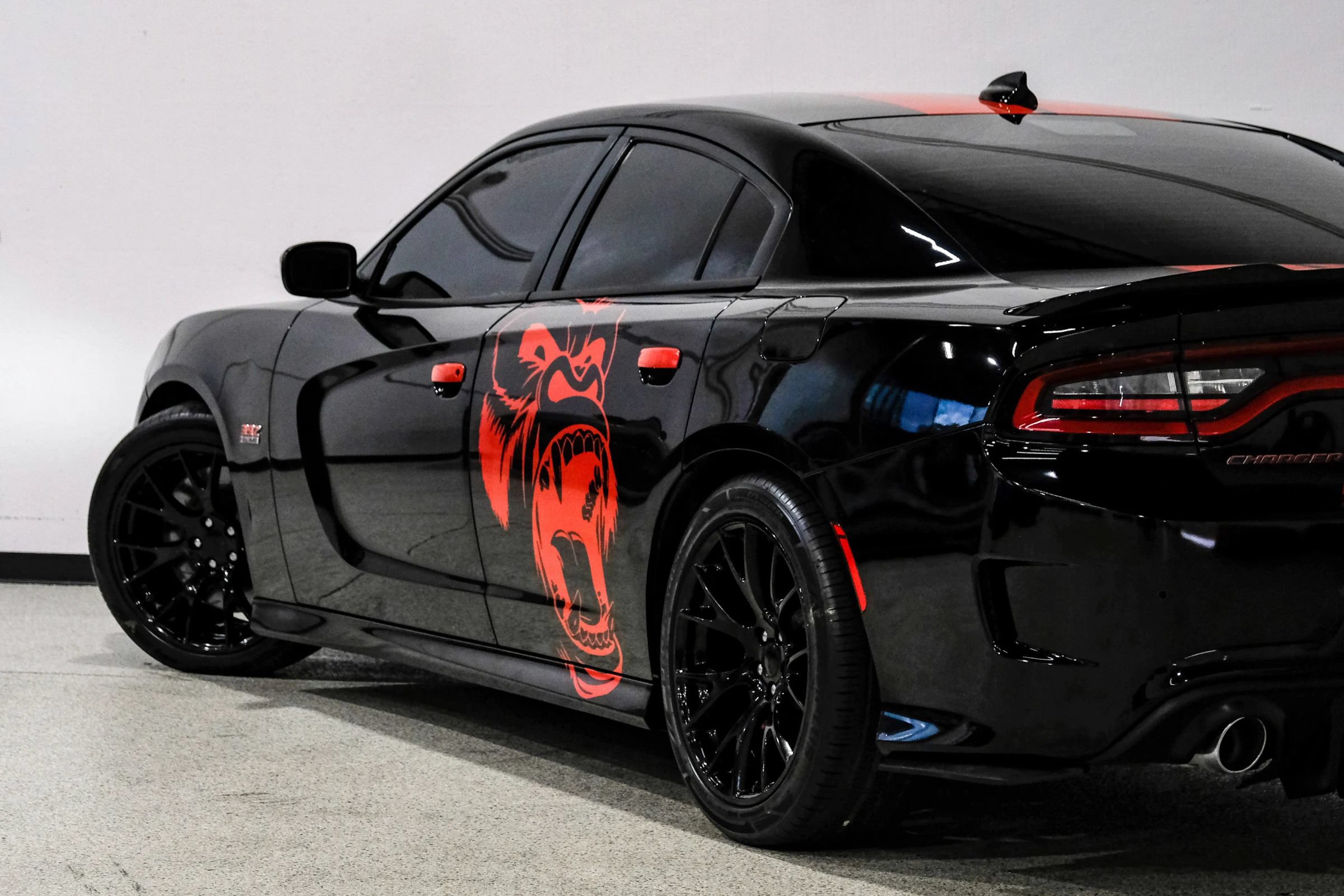 Used 2016 Dodge Charger SRT w/ Harman/Kardon Audio Group RWD image 14