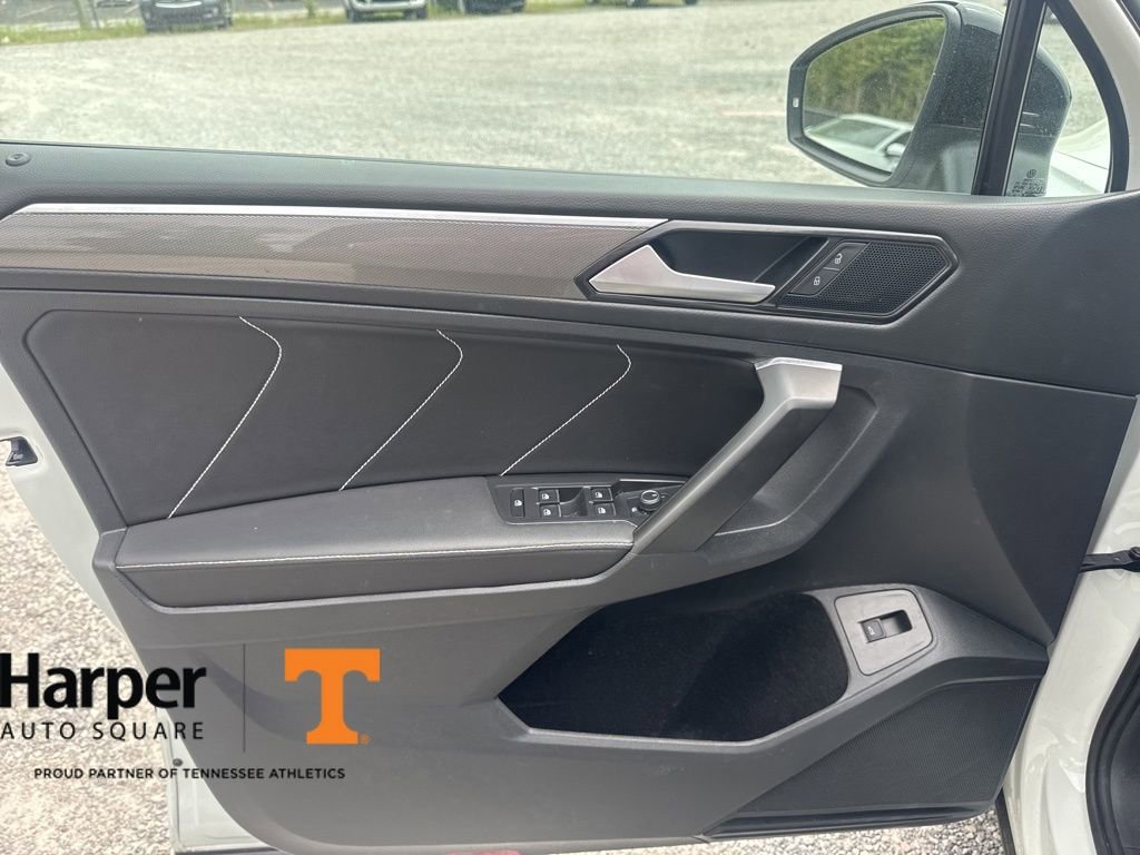 Used 2022 Volkswagen Tiguan SE R-Line image 19