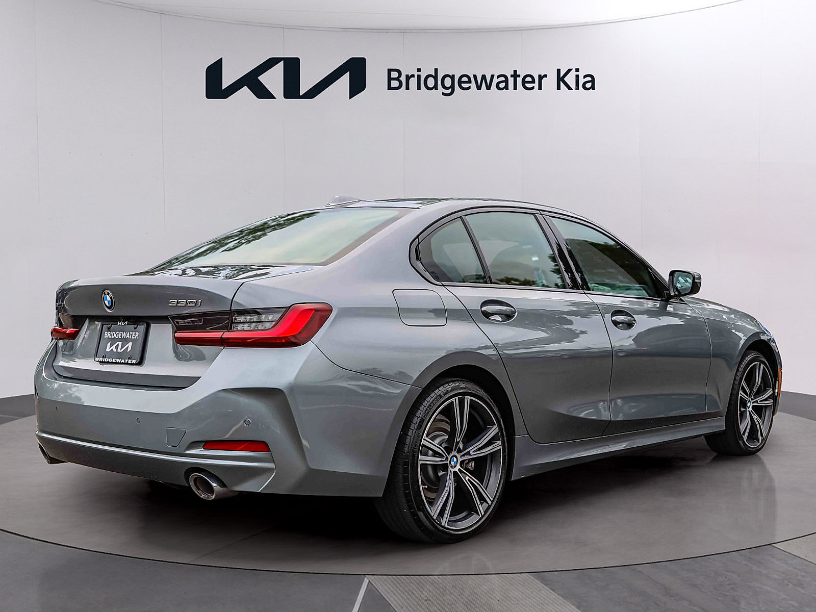 Used 2023 BMW 330i xDrive Sedan w/ Premium Package AWD/4WD image 6