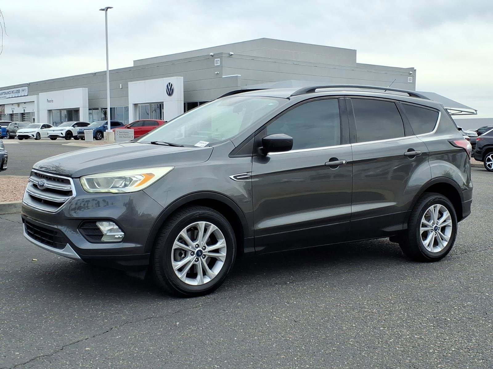 Used 2017 Ford Escape SE w/ Equipment Group 201A image 3
