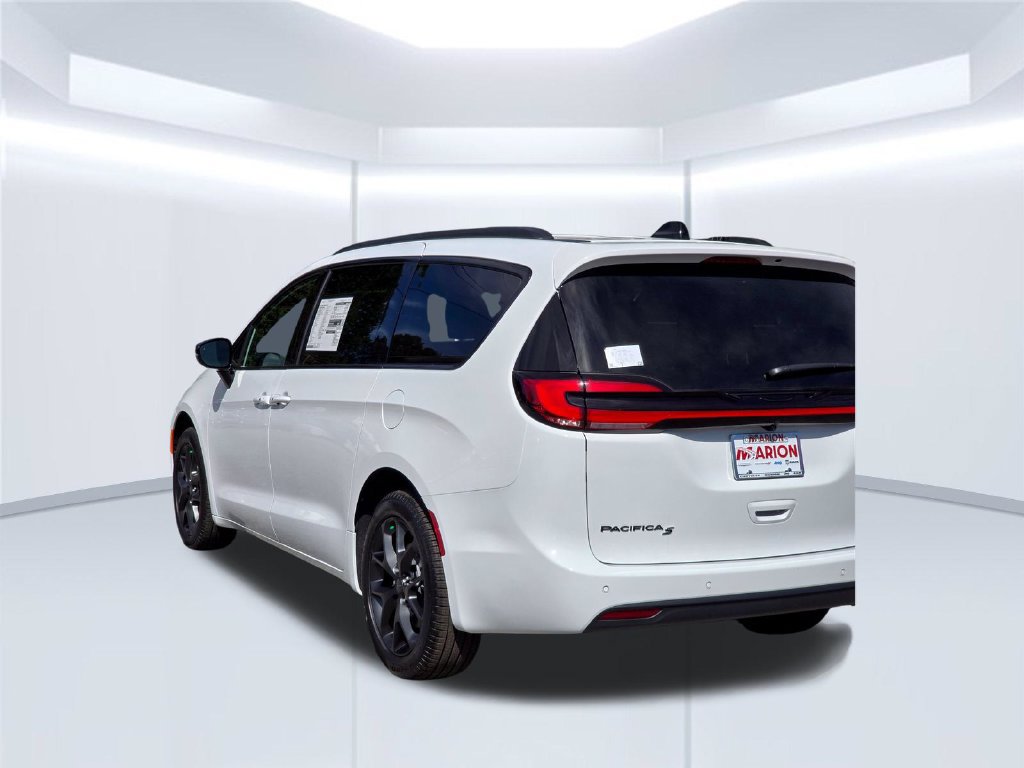 New 2027 Chrysler Pacifica Limited AWD/4WD image 41