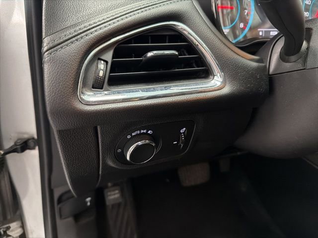 Used 2017 Chevrolet Cruze Premier image 17