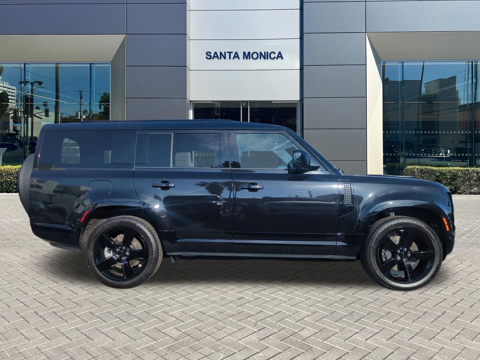 New 2026 Land Rover Defender 130 X-Dynamic SE image 6