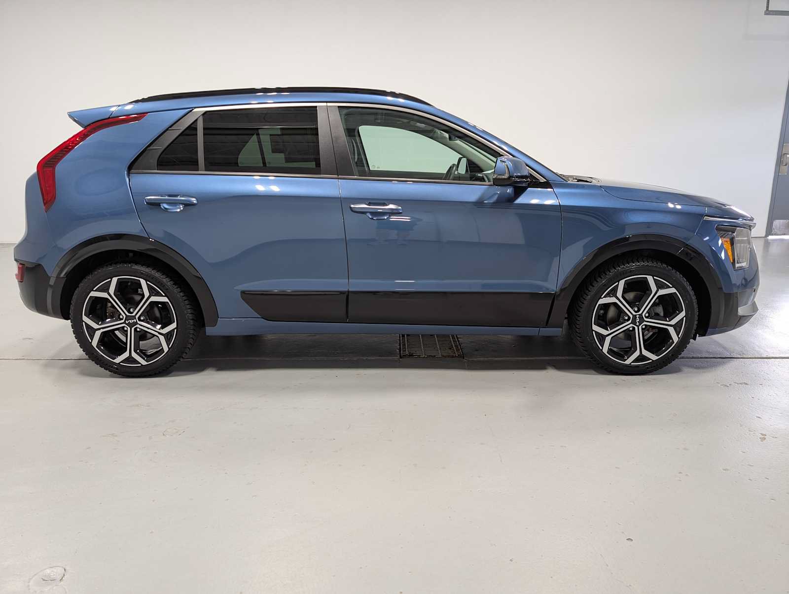 Certified 2023 Kia Niro SX Touring FWD image 8