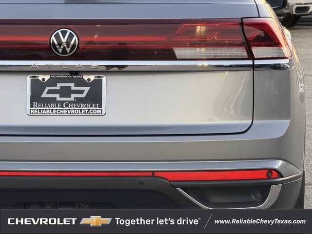 Used 2024 Volkswagen Atlas Cross Sport SE FWD image 6