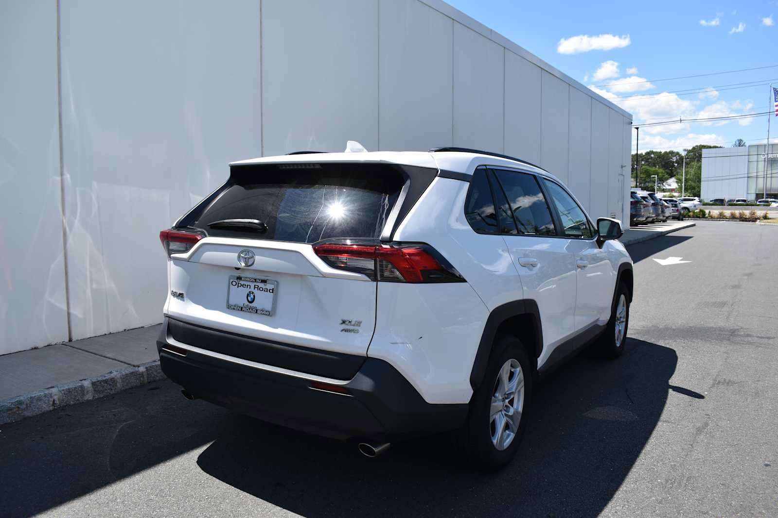 Used 2021 Toyota RAV4 XLE AWD/4WD image 5