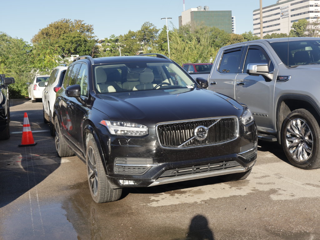 Used 2018 Volvo XC90 T6 Momentum w/ Convenience Package AWD/4WD image 3