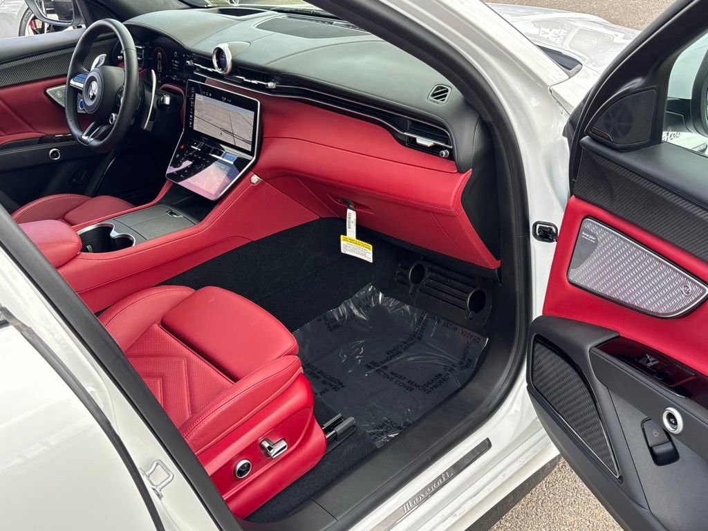 Used 2024 Maserati Grecale Trofeo image 30