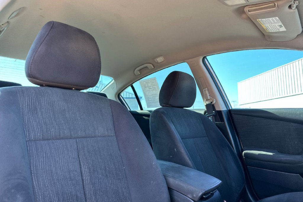 Used 2011 Nissan Altima 3.5 SR FWD image 21