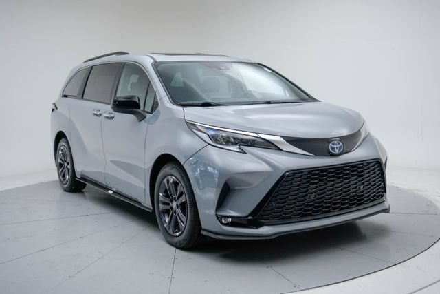Used 2024 Toyota Sienna XSE AWD/4WD image 10