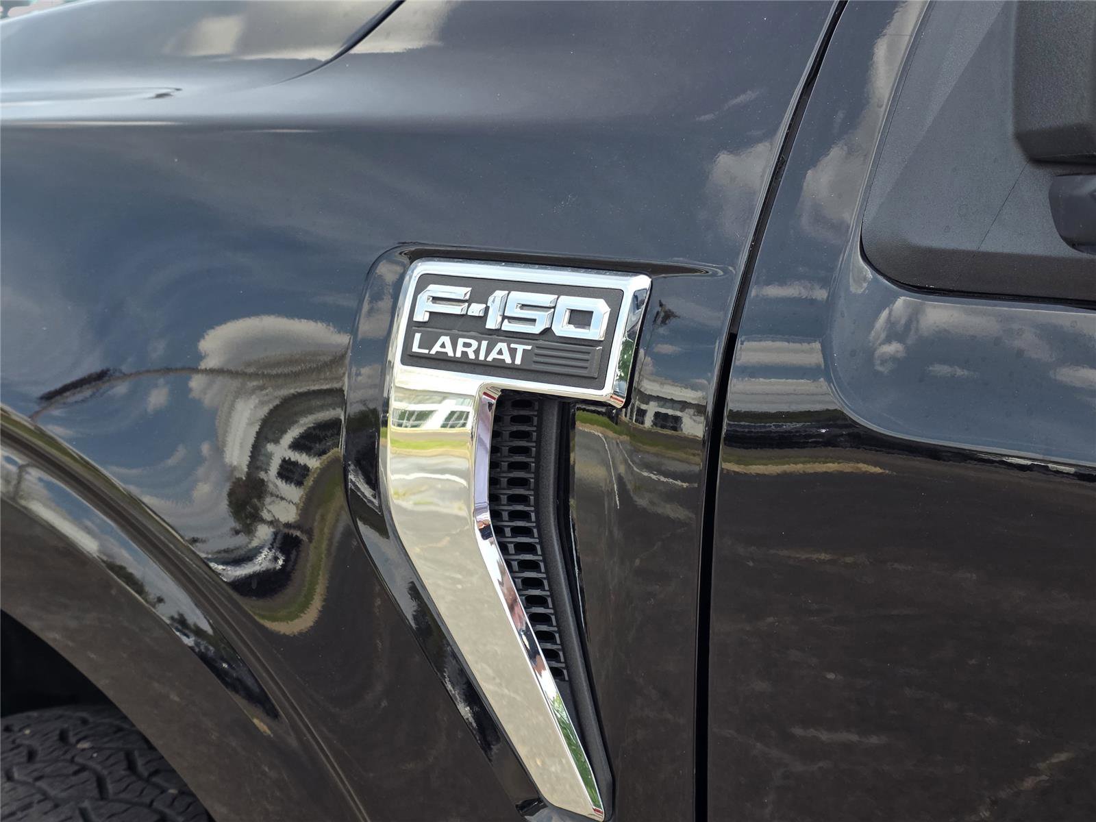 Used 2022 Ford F150 Lariat w/ Equipment Group 501A Mid image 38