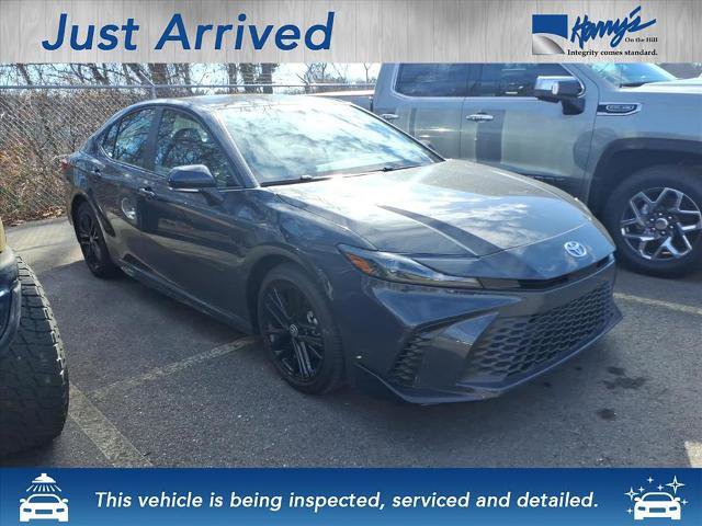 Used 2025 Toyota Camry SE image 2