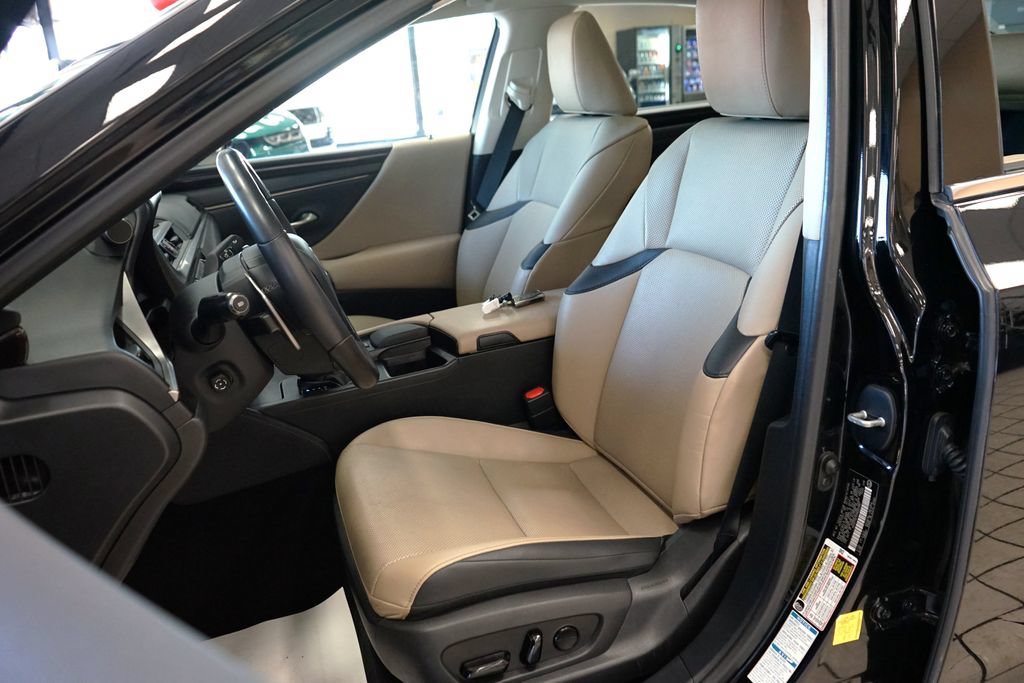 Used 2021 Lexus ES 250 w/ Premium Package AWD/4WD image 2