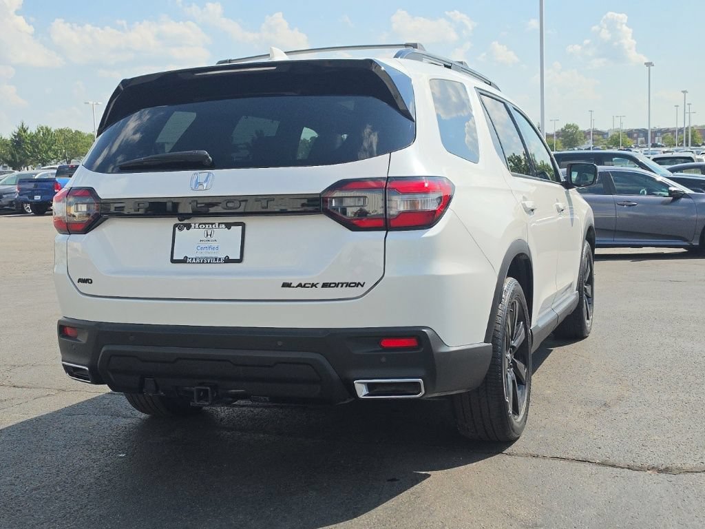 Certified 2025 Honda Pilot Black Edition image 9