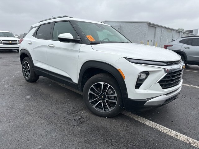 Used 2024 Chevrolet TrailBlazer LT w/ Convenience Package image 2