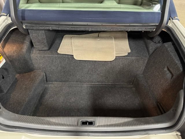 Used 2006 Lincoln Town Car Designer Series RWD image 30