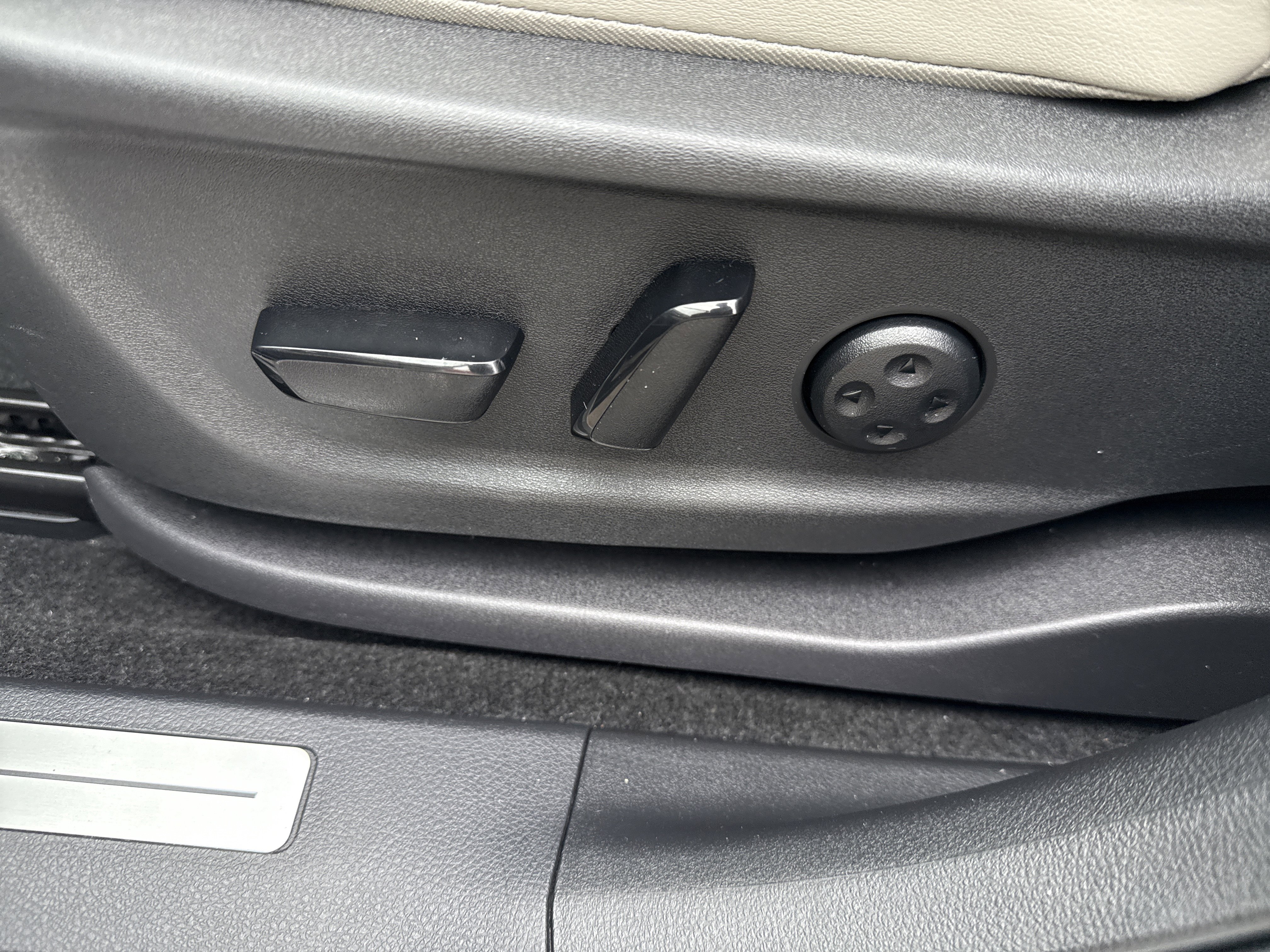 Certified 2024 Nissan Ariya AWD image 17