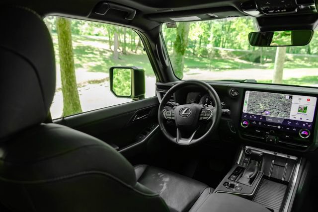 Used 2024 Lexus GX 550 w/ Cold Area Package AWD/4WD image 17