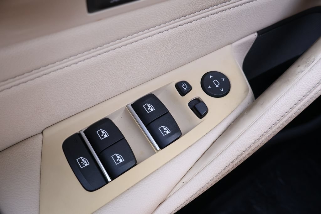Used 2023 BMW 530i w/ Premium Package RWD image 38