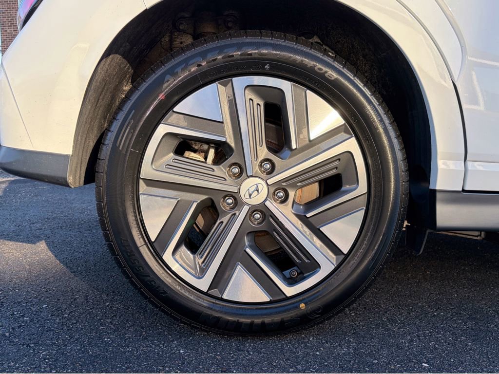 Used 2023 Hyundai Kona SE w/ Cargo Package image 32