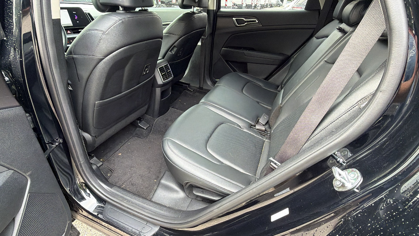 Used 2025 Kia Sportage EX w/ Premium Package FWD image 24