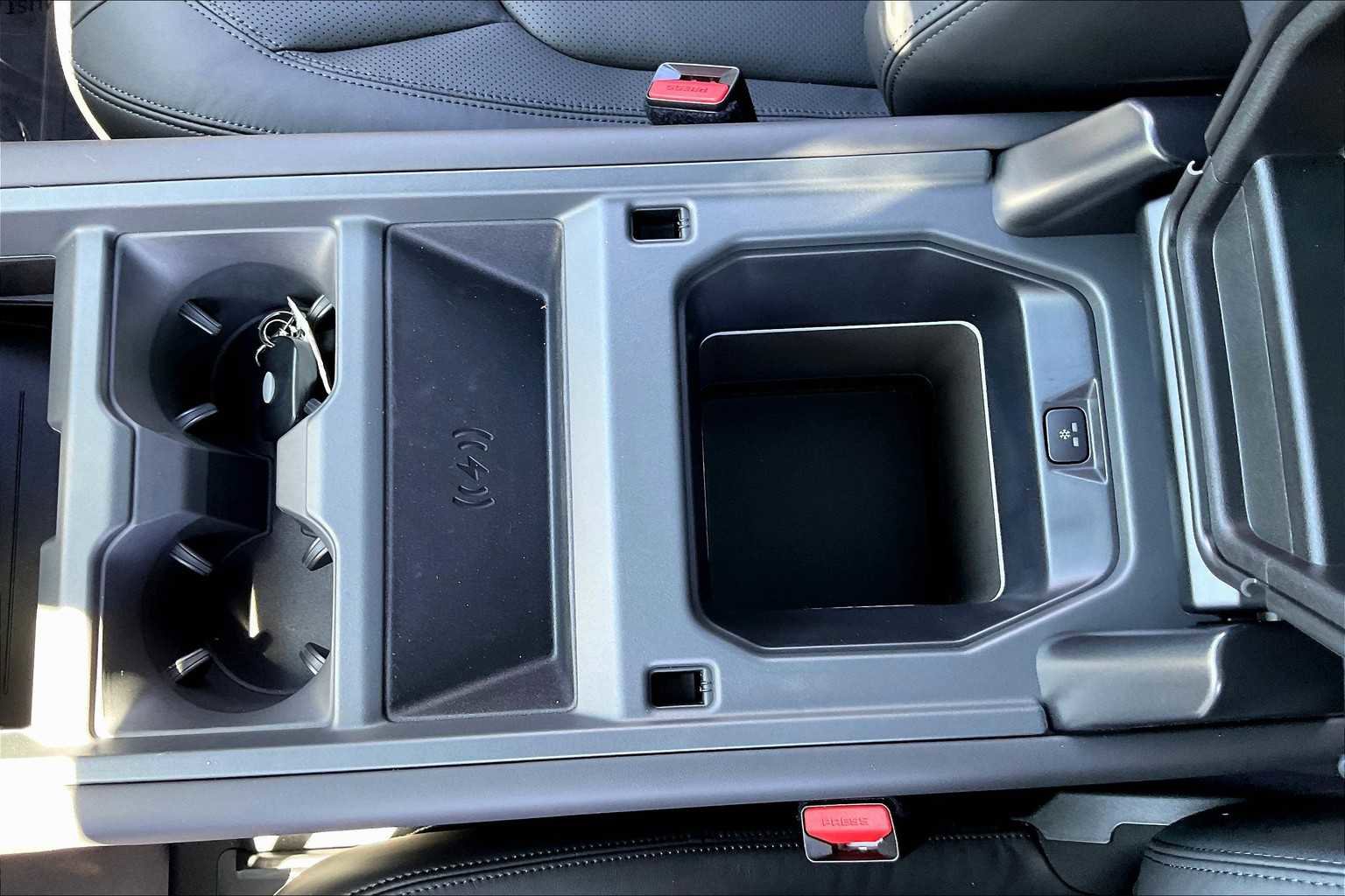 New 2025 Land Rover Defender 110 X-Dynamic SE image 23