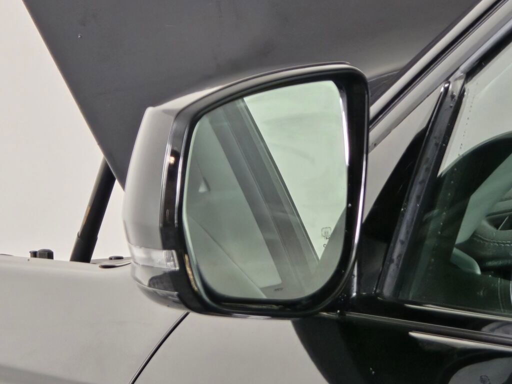 Used 2023 Jeep Grand Cherokee Limited w/ Black Appearance Package image 12