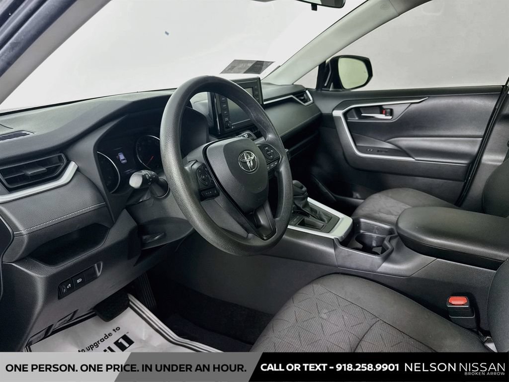 Used 2020 Toyota RAV4 XLE FWD image 9