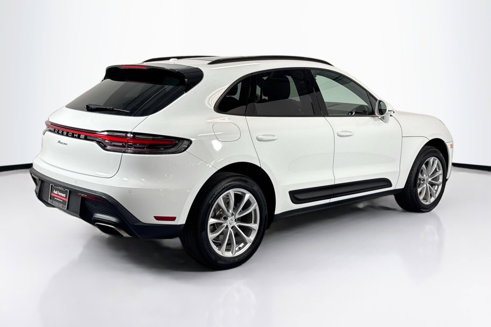 Used 2024 Porsche Macan Turbo image 5