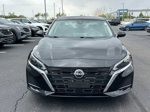 Used 2023 Nissan Altima 2.5 SV w/ SV Premium Package FWD image 2