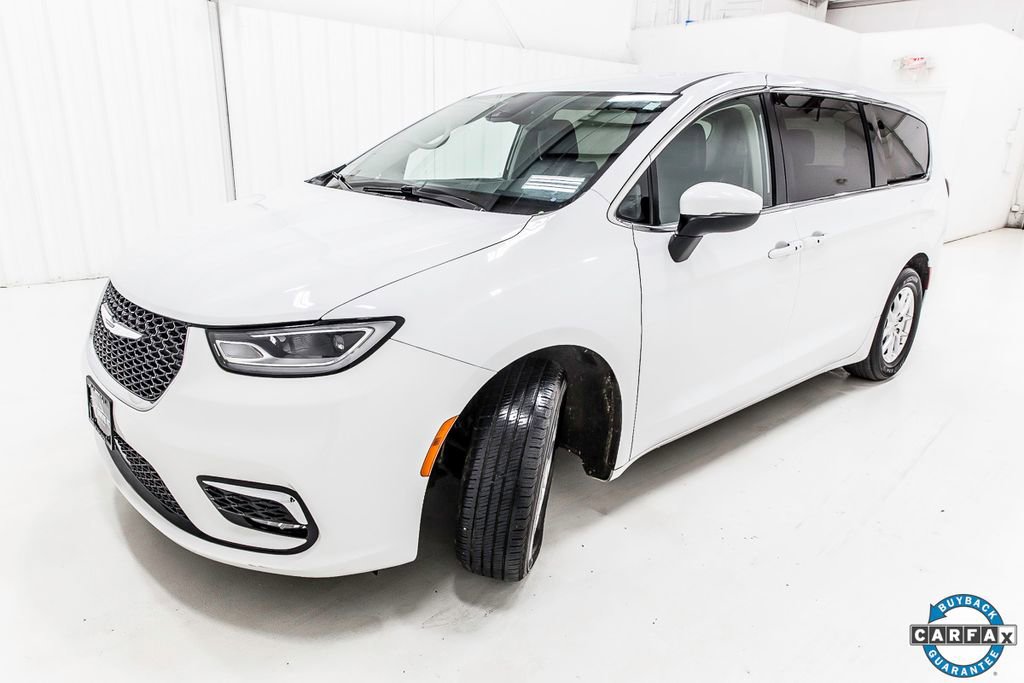 Used 2023 Chrysler Pacifica Touring-L image 2