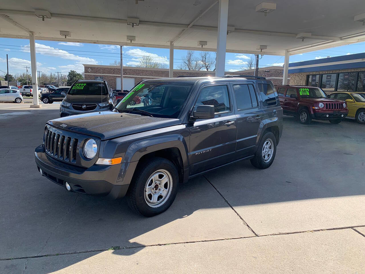 Used 2016 Jeep Patriot Sport w/ Power Value Group FWD image 3