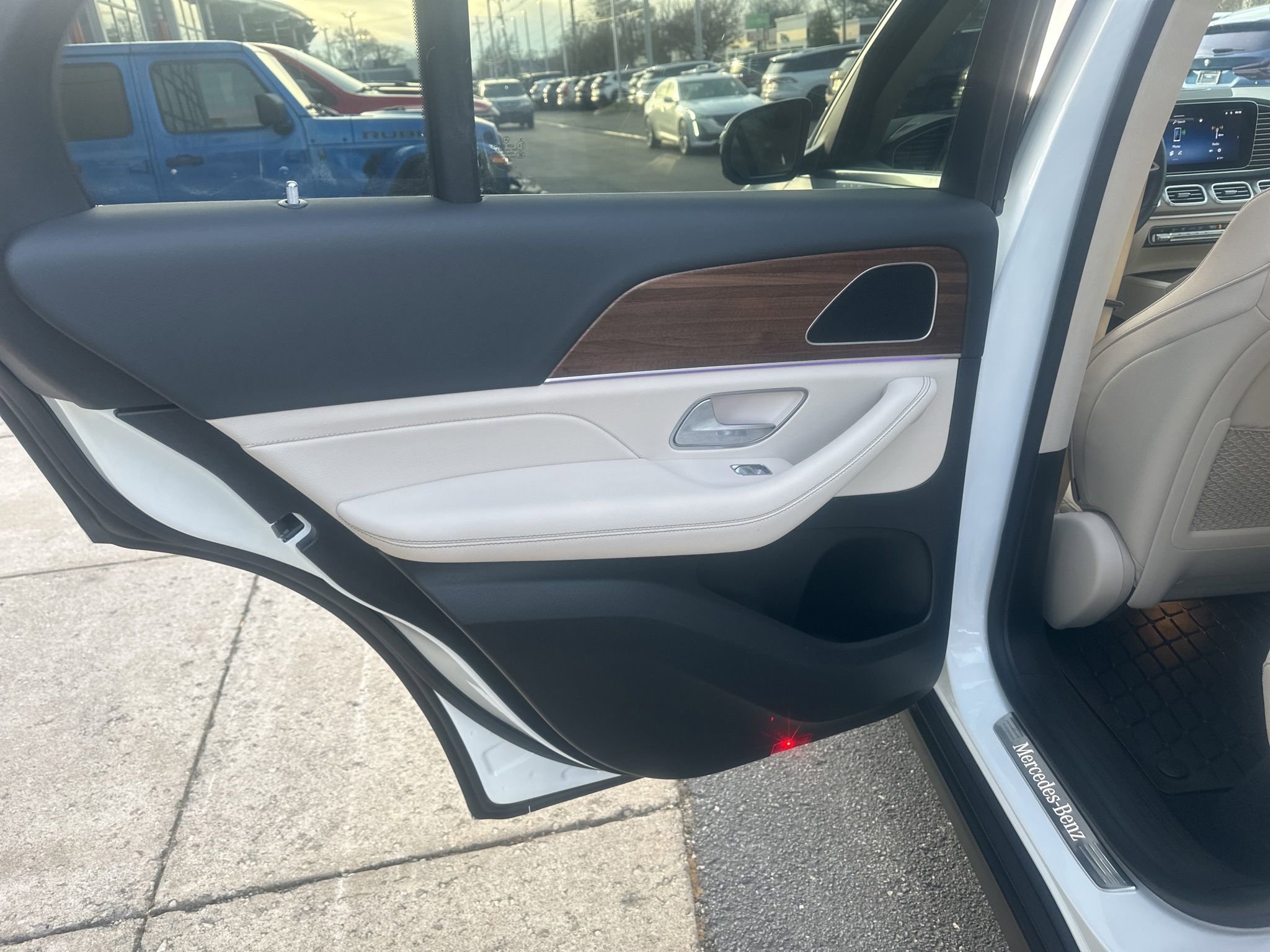 Used 2025 Mercedes-Benz GLE 350 4MATIC image 18
