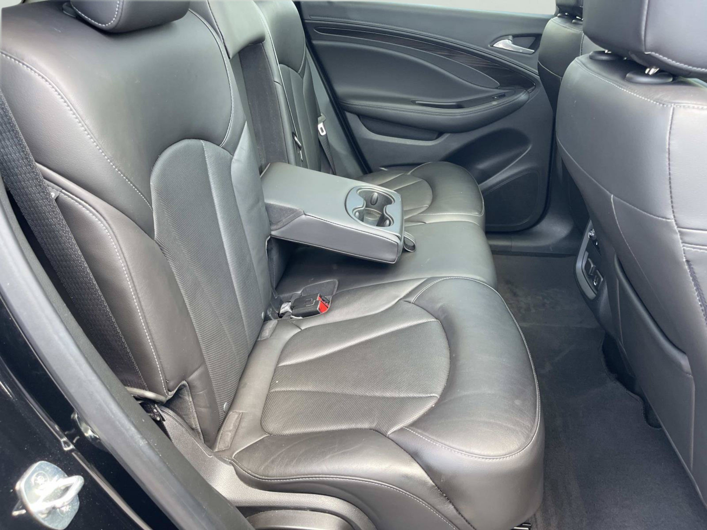 Used 2020 Buick Envision Essence FWD image 18