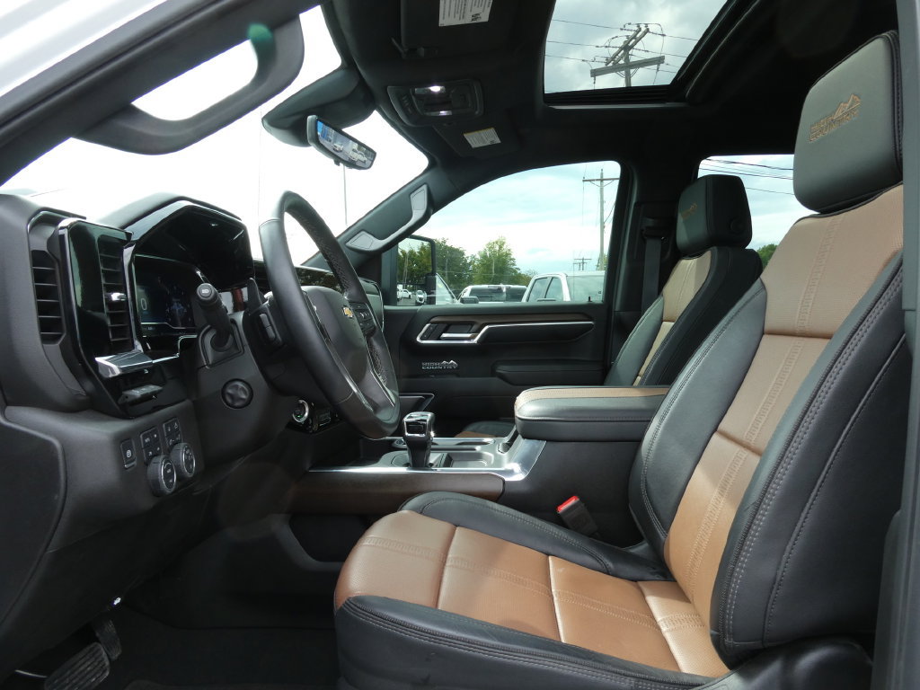 Certified 2025 Chevrolet Silverado 1500 High Country w/ Technology Package AWD/4WD image 22