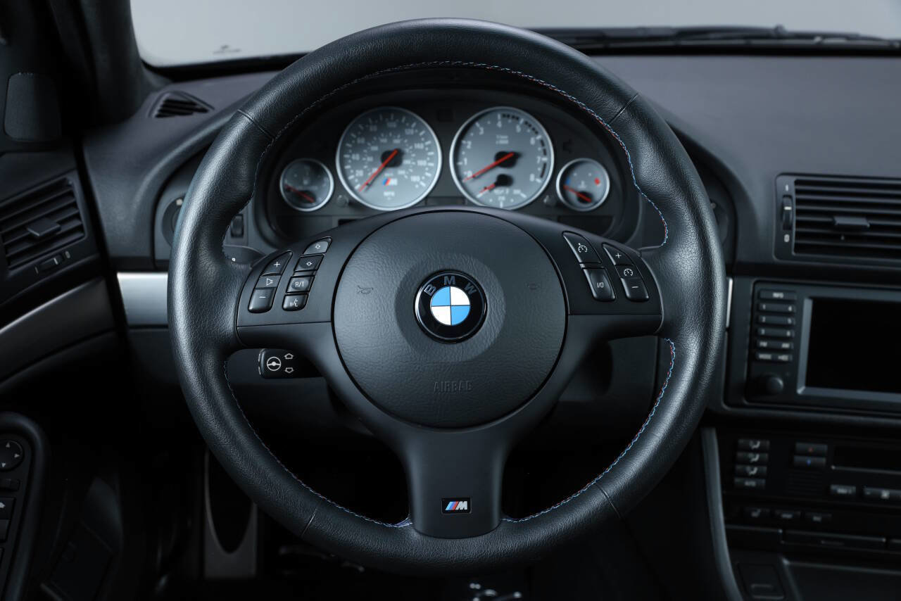 Used 2002 BMW M5 image 48