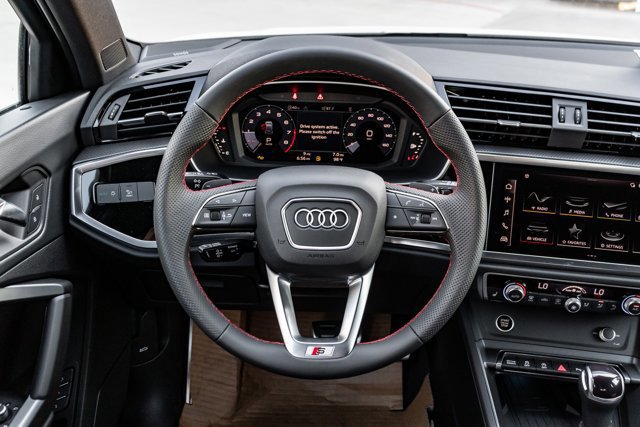 Used 2025 Audi Q3 2.0T Premium Plus w/ Premium Plus Package AWD/4WD image 19